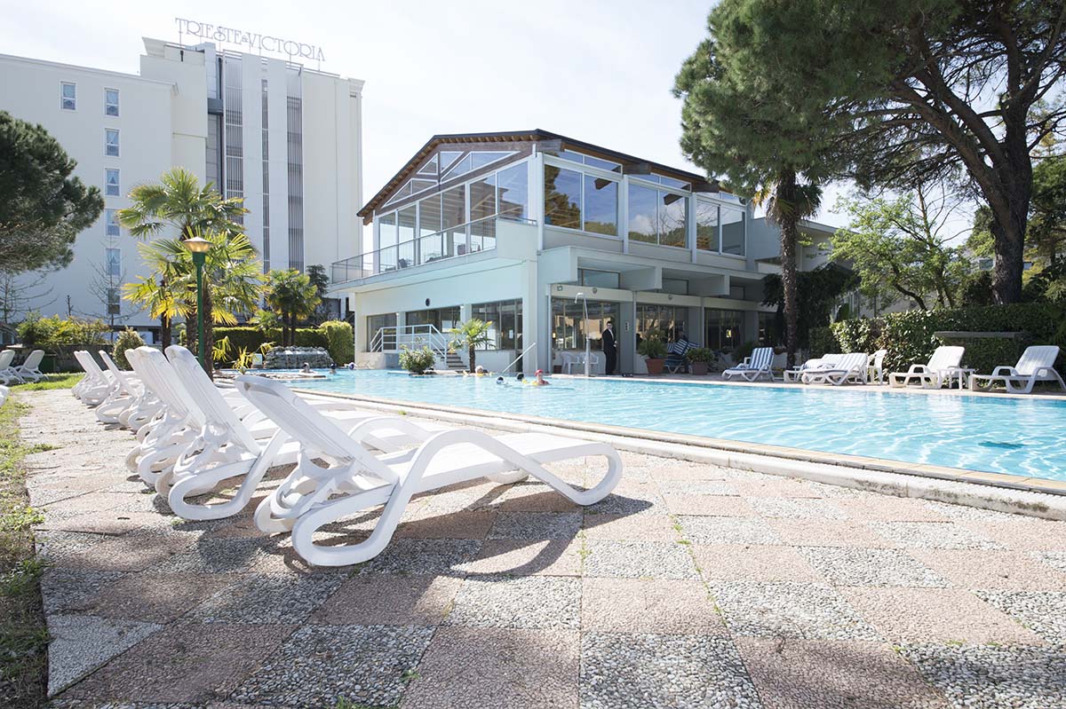 piscina-esterna-hotel-terme-milano-abano